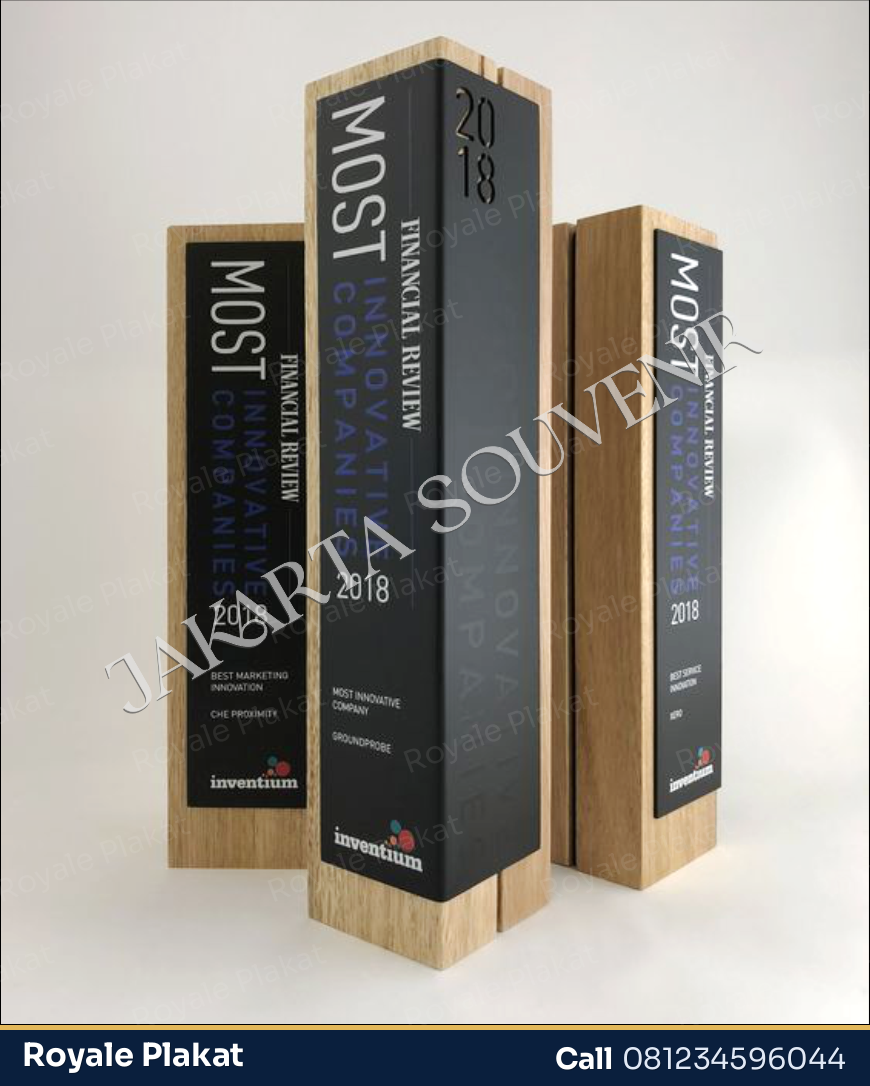 Plakat Kayu Unik Custom - ROYALE PLAKAT