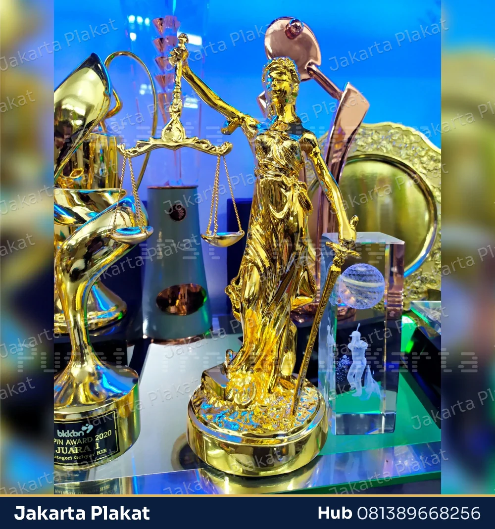 Trophy Dewi Keadilan - Jakarta Plakat