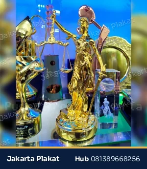 Trophy Dewi Keadilan