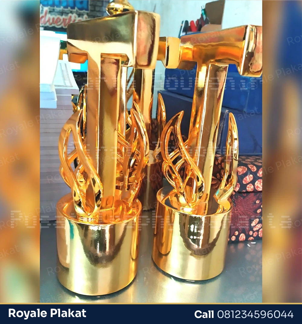 Trophy Huruf Custom - ROYALE PLAKAT
