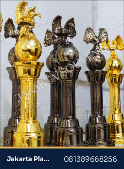 Trophy Bola Dunia Elang