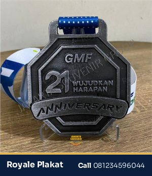 Medali Kuningan Wisuda