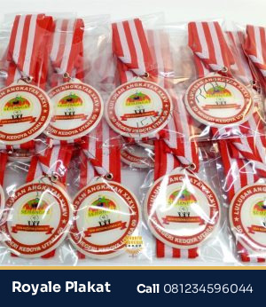 Medali Resin Bentuk Bebas