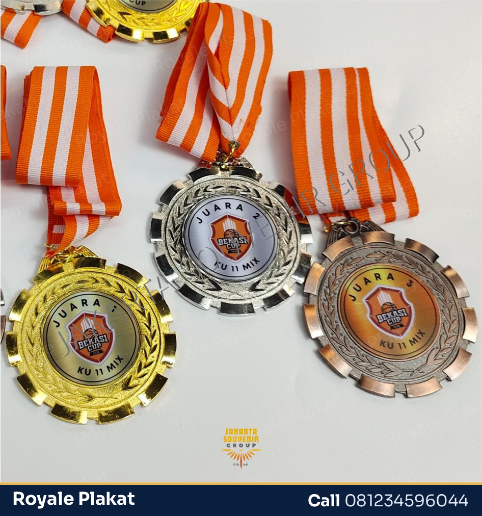 Medali Kuningan Sport Pro - ROYALE PLAKAT