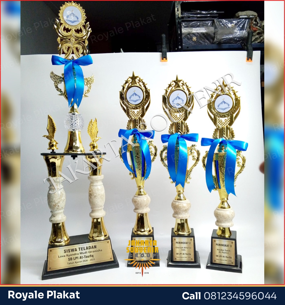 Piala Plastik Siswa Teladan - ROYALE PLAKAT