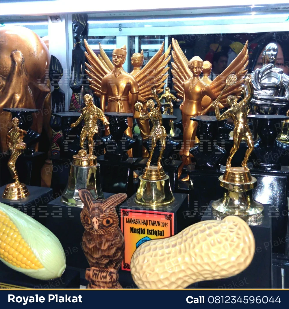 Piala Plastik Olahraga Set - ROYALE PLAKAT