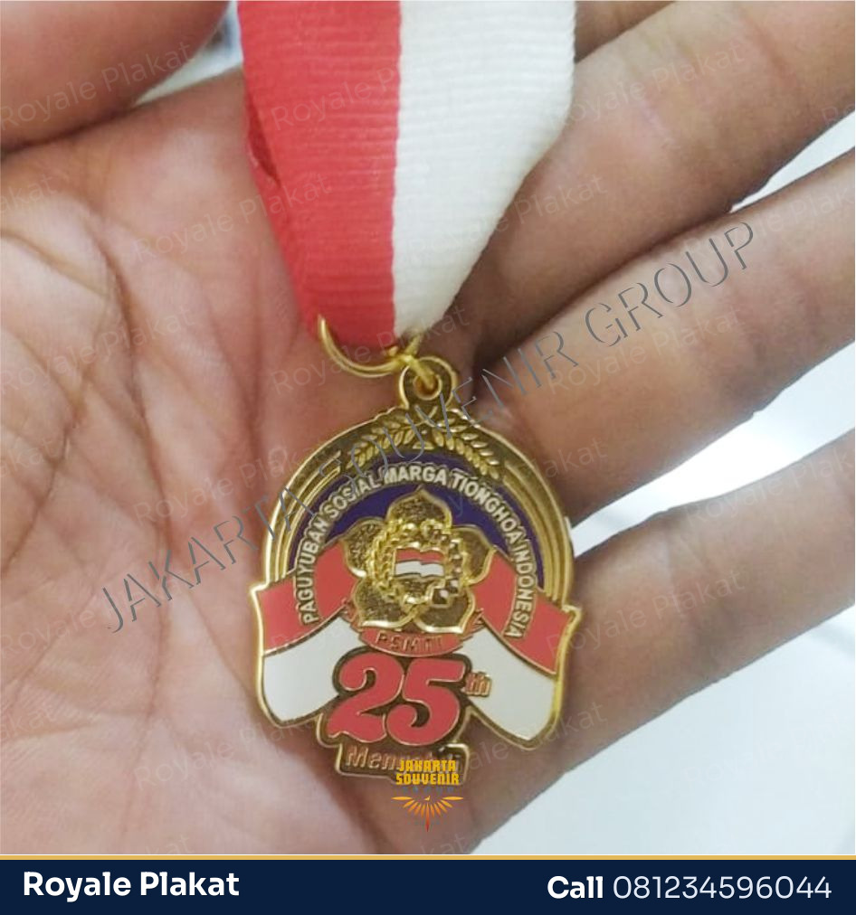 Pin Enamel 3D Premium - ROYALE PLAKAT