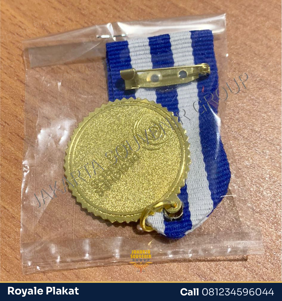 Pin Metal Antique - ROYALE PLAKAT