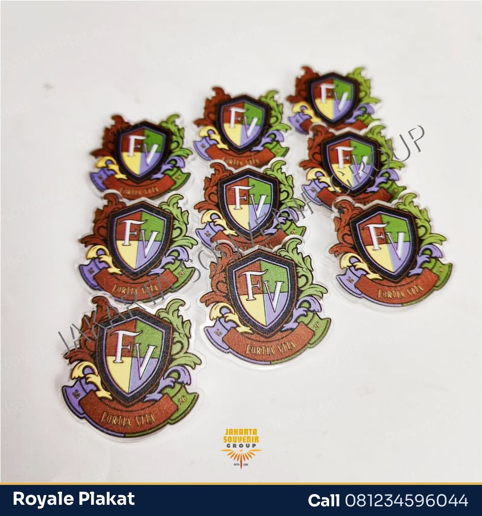 Pin Metal Cutout Premium - ROYALE PLAKAT