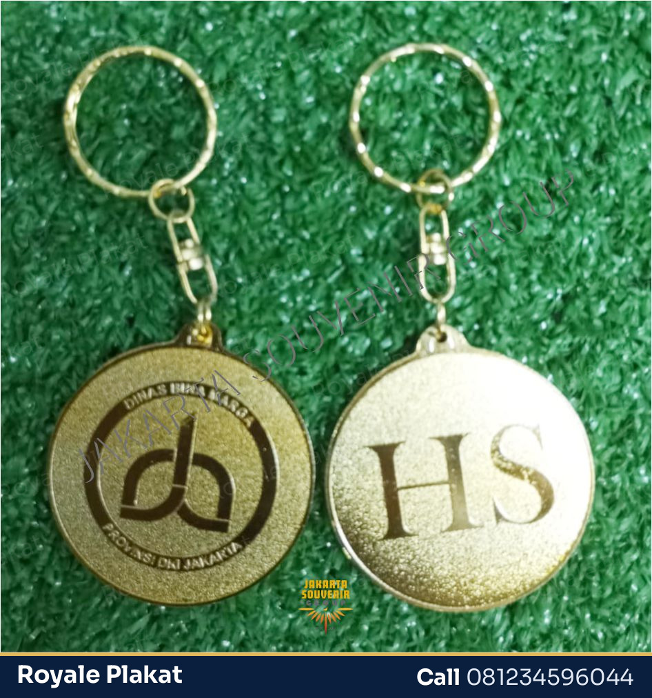 Pin Akrilik Custom Shape - ROYALE PLAKAT
