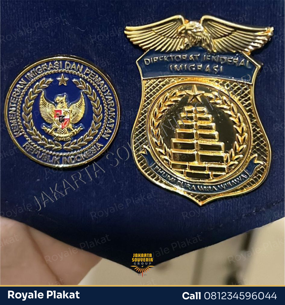Pin Akrilik UV Print - ROYALE PLAKAT