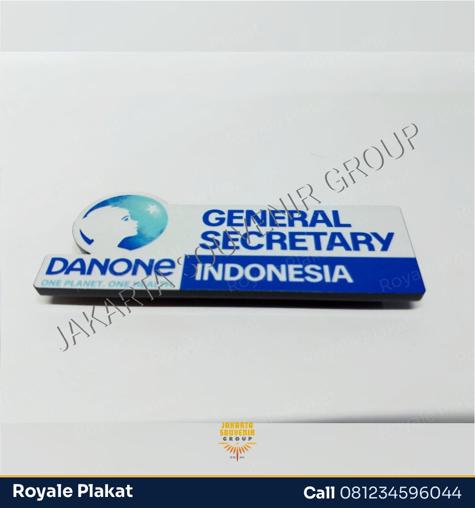 Pin Kayu Eco-Friendly - ROYALE PLAKAT